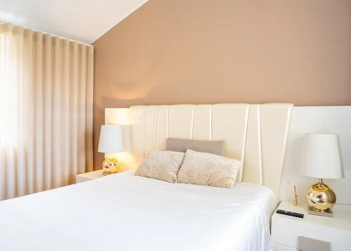 米尼里亚斯农家乐 *