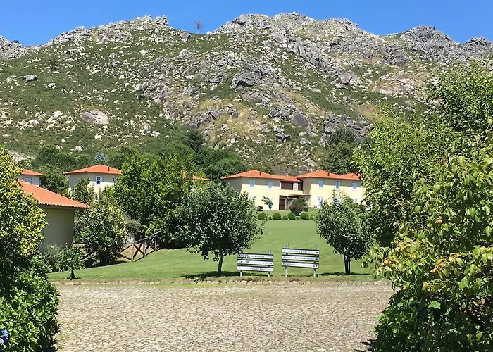 米尼里亚斯农家乐 公寓 *